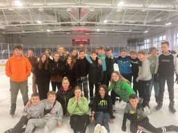 b_1024_768_0_00_images_2022_2023_WYCIECZKI_Lodowisko_337141559_2856159651183124_4416059167041495268_n